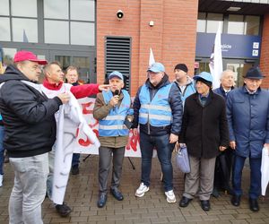 Pracownicy Zakładu Linii Kolejowych pikietowali w Siedlcach! Poparli ich siedleccy radni