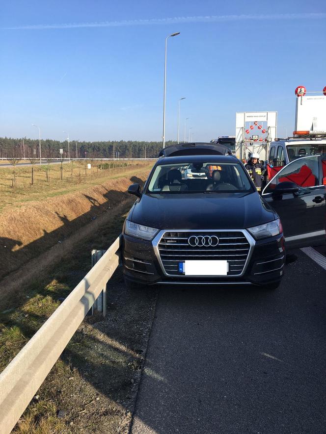 Wypadek na S5 koło Leszna. Kierowca wjechał w bariery energochłonne