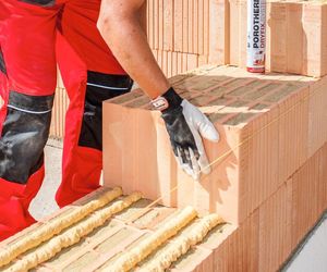 Pustak z ociepleniem (z wełną mineralną lub styropianem): materiał na ciepłe ściany, zwłaszcza jednowarstwowe