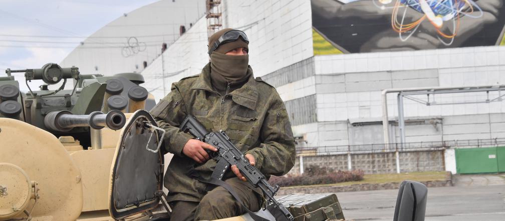 Rosjanie okupujący Czarnobyl z chorobą popromienną. Fizyka dotyczy każdego, niezależnie od pagonów