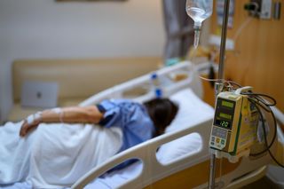 ChatGPT zdiagnozował u niej raka. Rok później lekarze potwierdzili diagnozę AI. Teraz 27-latka przechodzi chemioterapię