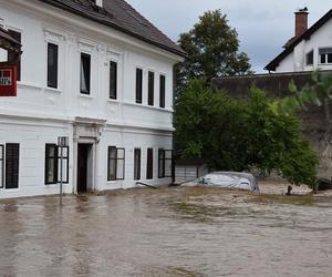 Armagedon pogodowy w całej Polsce, także w woj. śląskim. Zalane posesje, ulice, zerwane mosty. W Słowenii są ofiary śmiertelne