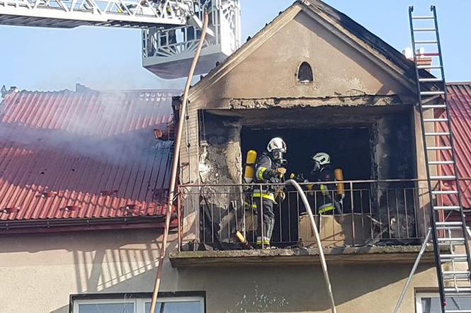 ZWŁOKI znalezione na poddaszu! TRAGICZNY pożar w Łęgu Tarnowskim!