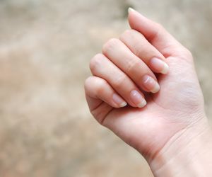 Masz takie przebarwienia na paznokciach? Pasma Meesa to m.in. objaw chłoniaka