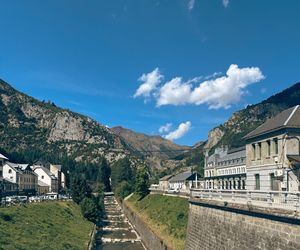  Canfranc Estación, Hiszpania. Dawny dworzec kolejowy zamienił się w luksusowy hotel
