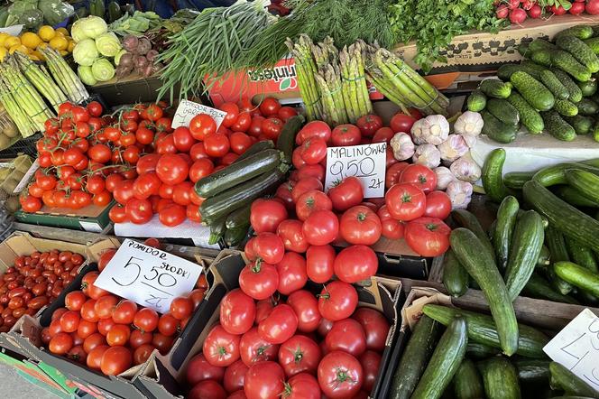 Warzywa na straganie na Rynku Maślanym w Nowym Sączu