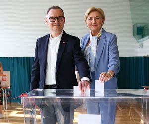 Co się stanie z kreacjami Agaty Dudy?