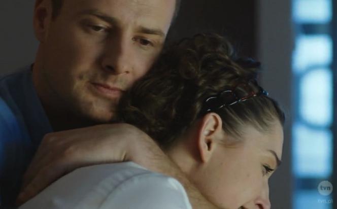 LEKARZE, odc. 12. Beata (Agnieszka Więdłocha), Maks (Paweł Małaszyński)