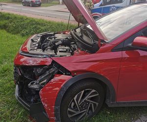 Wypadek w Brodach. Auto uderzyło w ogrodzenie