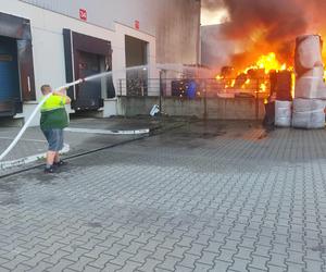 Pożar kontenerów z plastikam w Tychach