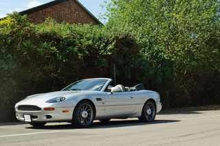 Aston Martin DB7 Volante należący do Jennifer Lopez