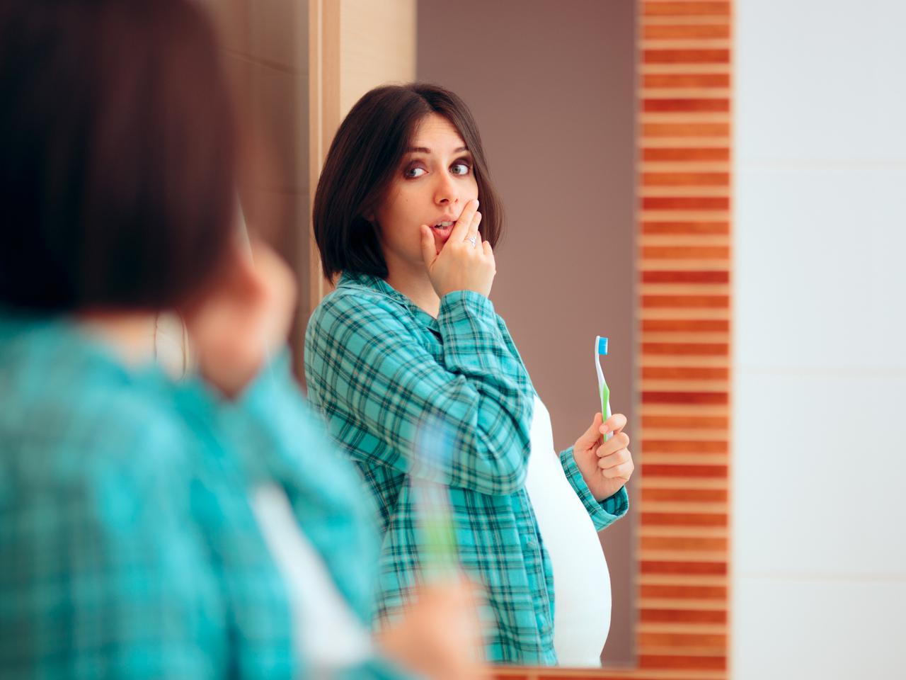 Jedno dziecko - jeden ząb. Czy to prawda, że po każdej ciąży kobieta traci zęby?