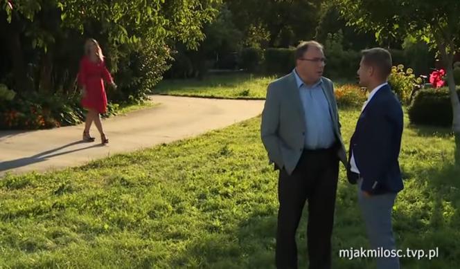 M jak miłość odc. 1411. Paweł (Rafał Mroczek), Julka (Joanna Kuberska), ojciec Julki (Bogdan Kalus)