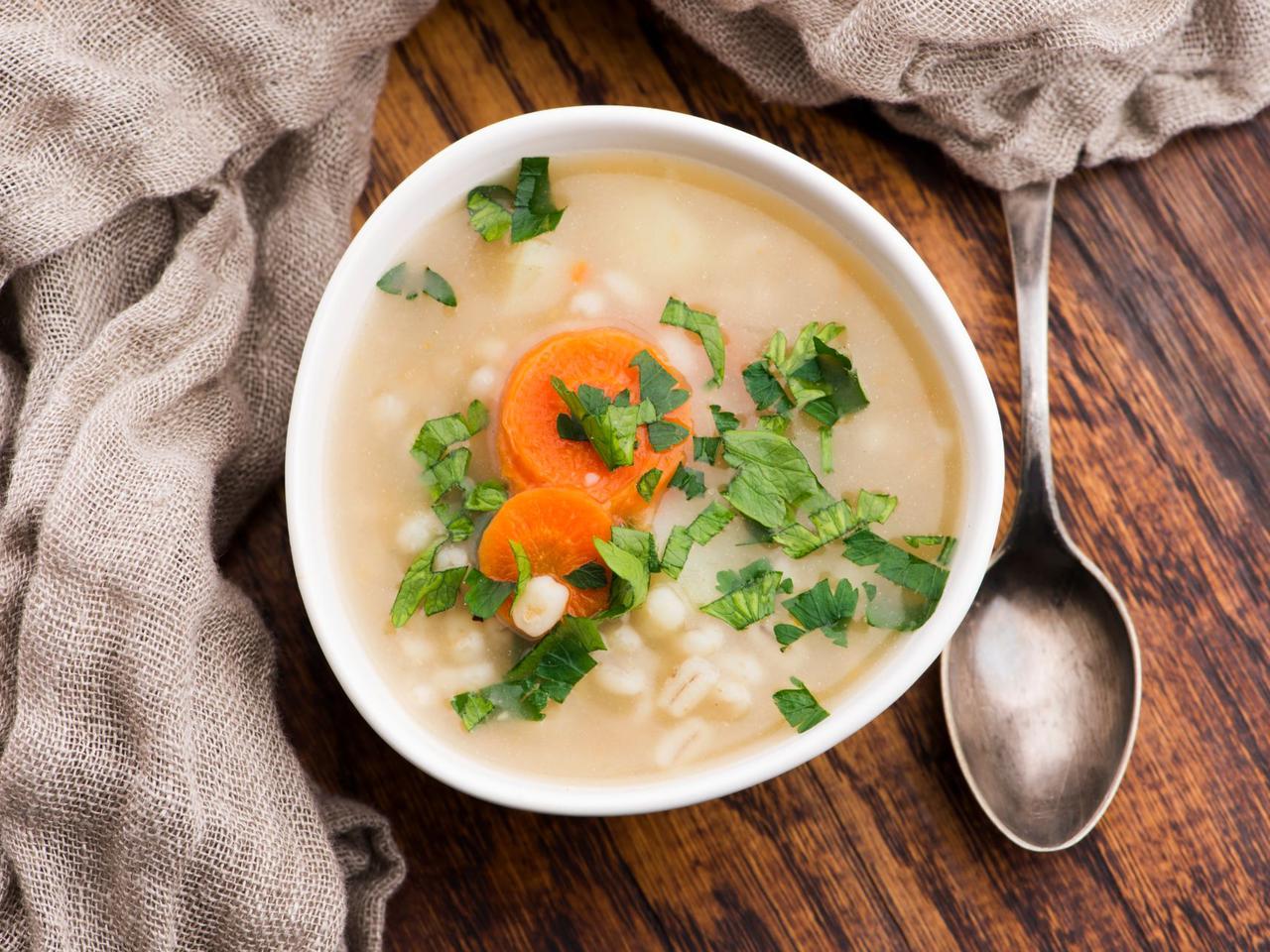 Juszka - wege krupnik na bulionie warzywnym. Przepis prosto z Zagłębia