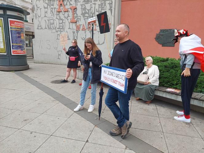 Protest kobiet w Bydgoszczy po śmierci ciężarnej pani Doroty. „Chcemy żyć w Europie XXI wieku”