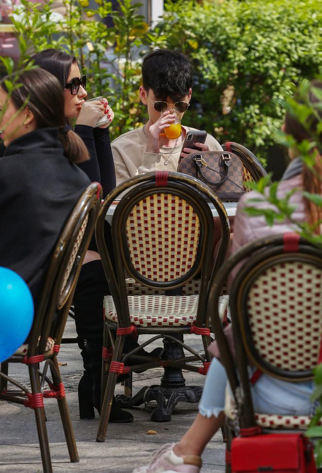 Idol nastolatek przyłapany przez paparazzi w stolicy!