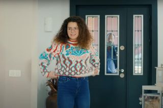 Porywacz Zeynep, Ragip, zjawi się w domu Bulenta i zagrozi, że wplącze Melis w przestępstwo.