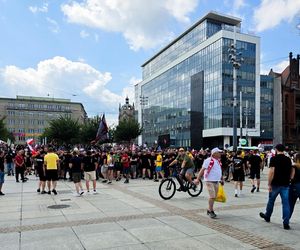 Kibice protestowali przeciwko imigrantom w centrum Katowic