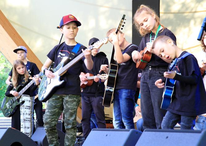 W Lublinie rozbrzmiało „Hey Joe” na ponad sto gitar!