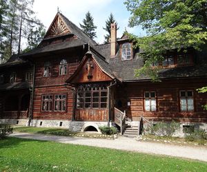 Ta małopolska willa jest hitem turystycznym. Wybudowali ją górale wraz ze sławnym malarzem