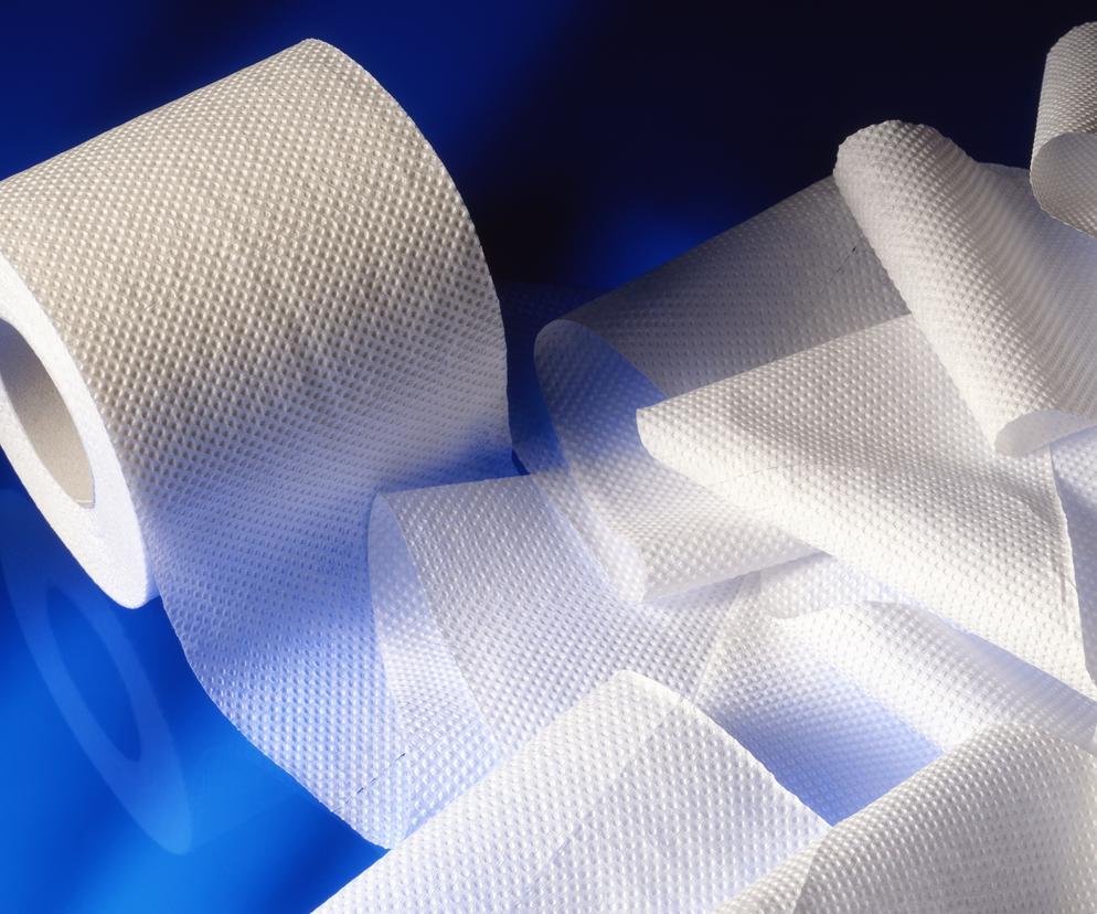 Dlaczego warto ważyć papier toaletowy w marketach? Nowy trik producentów w czasach downsizingu