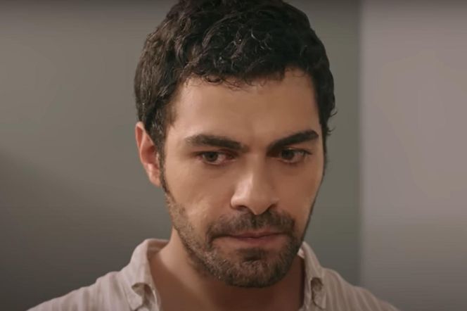 Halil jest zakochany. Chciałby powiedzieć o swoich uczuciach Zeynep 