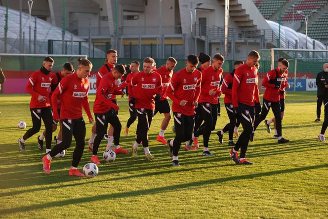 Pierwszy trening Reprezentacji Polski przed trójmeczem el. mistrzostw świata. Trener Sousa już układa klocki