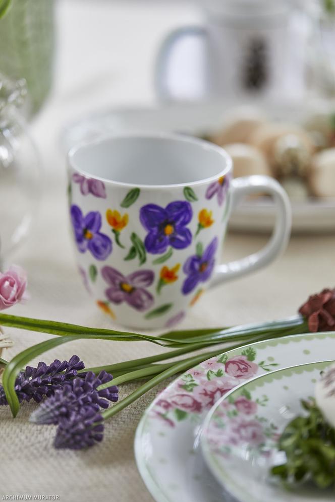 Jak ozdobić ceramiczny kubek – krok po kroku
