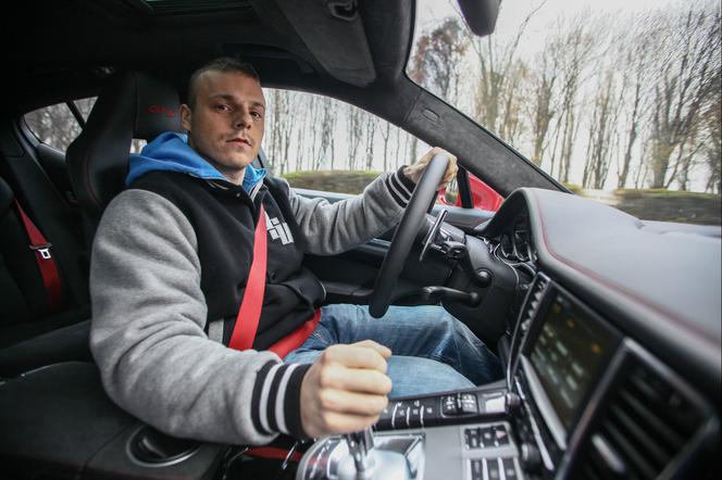 Adrian Zieliński w Porsche Panamera GTS