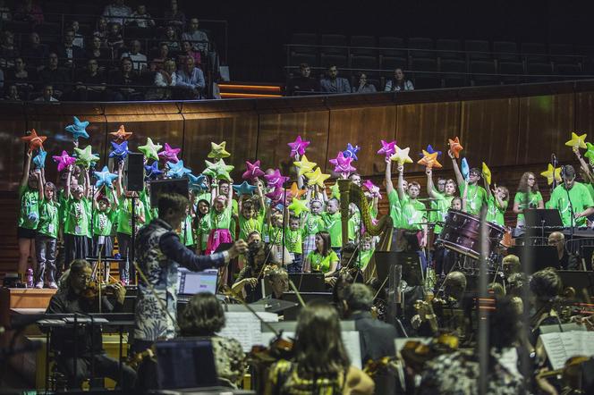 Wyjątkowy koncert w katowickim NOSPR. Wystąpiła Dziecięca Orkiestra Onkologiczna Fundacji „Iskierka" 