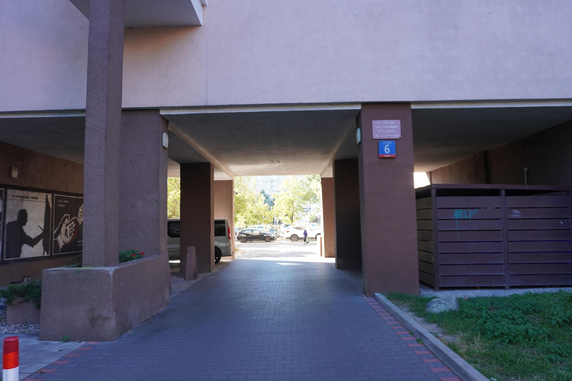 Blok przy ul. Sonaty 6 na Mokotowie, w którym żył Beksiński