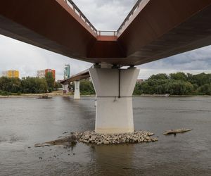 Rekordowo niski stan wody w Wiśle w Warszawie (23.08.2025)