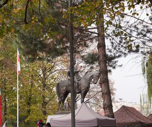  Uroczystości pod pomnikiem Józefa Piłsudskiego w Rzeszowie 