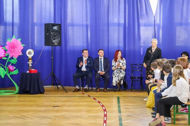 ZOBACZ zdjęcia z inscenizacji ekologicznej z okazji Dnia Ziemi w wykonaniu uczniów siedleckiej Dziesiątki