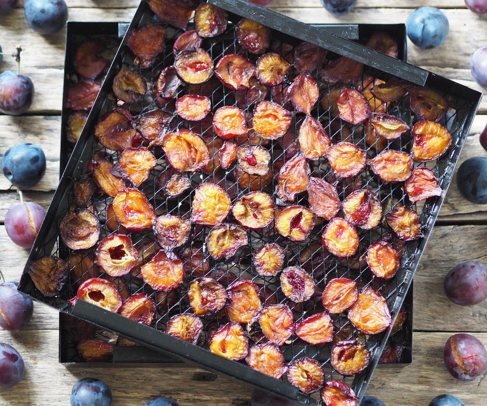 Jak suszyć śliwki? Domowy sposób na suszenie śliwek