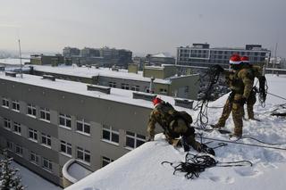 Policyjni kontterroryści pomagają Mikołajowi 