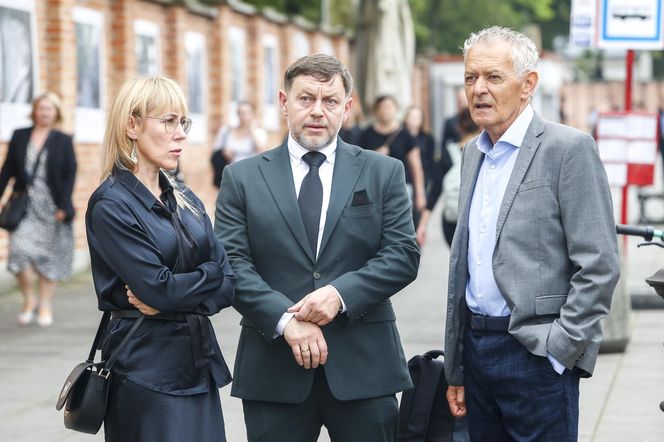 Pogrzeb Joanny Kołaczkowskiej. Tak pożegnali ją przyjaciele z kabaretu. Borek płakała jak uczennica