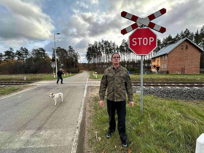 Rodzina zginęła na torach. Świadek mówi o "wielkim huku". "Pociąg pchał wrak auta"