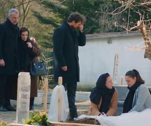 Miłość i nadzieja. Matka Elif obwina Kuzeya na cmentarzu 