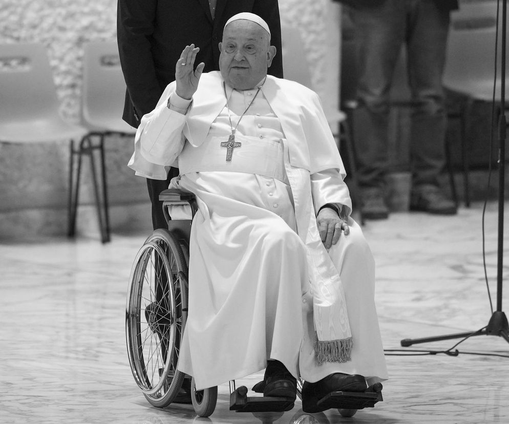 Papież Franciszek nie żyje.
