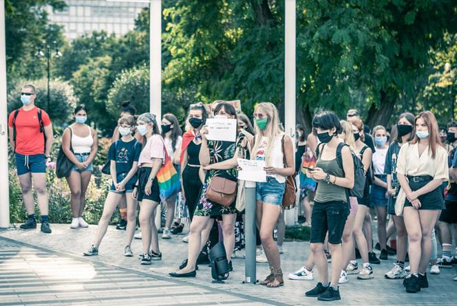 Opole. Protest przeciwko zatrzymaniu Margot i kontrmanifestacja środowisk narodowych