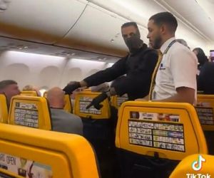 Bijatyka w samolocie! Wieczór kawalerski doprowadził do katastrofy. Zobacz wideo