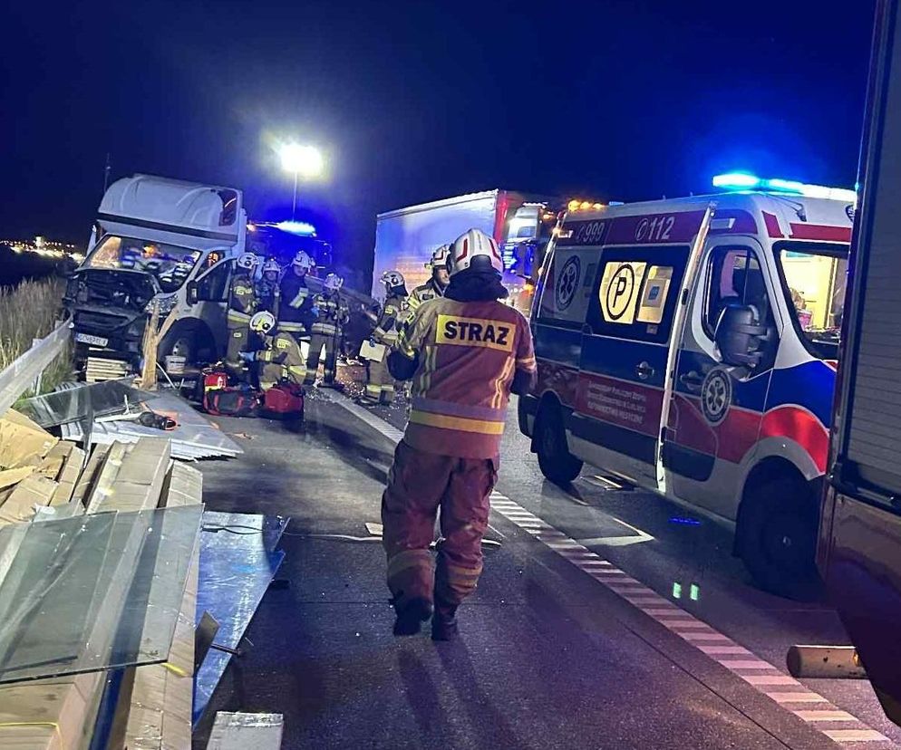 Poważny wypadek na A1. Dwie osoby w szpitalu