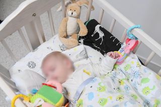 Maleńki Staś samotnie czeka w szpitalu na rodzinę