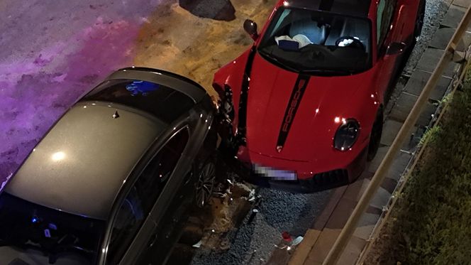 Koszmar na Wale Miedzeszyńskim! Rozbite Porsche za 700 tysięcy złotych!