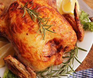 Pieczony indyk nadziewany - sprawdzony przepis na pysznego indyka