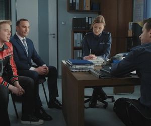 M jak miłość odc. 1878. Dominik Walat (Bartosz Surówka), prawnik, Natalka (Dominika Suchecka), Adam Karski (Patryk Szwichtenberg)