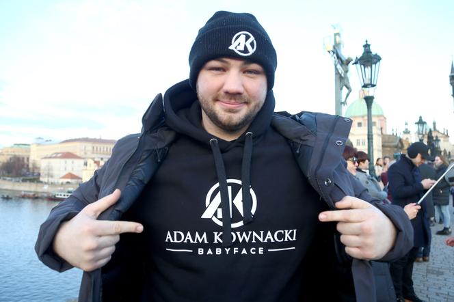 Adam Kownacki w Pradze na moście Karola