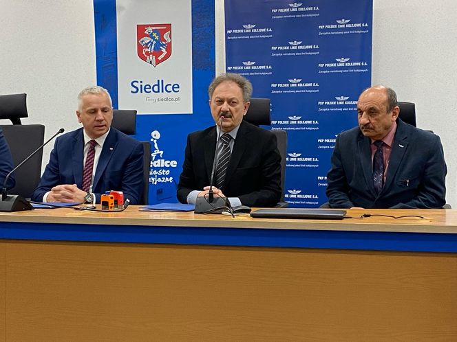 Ponad 160 miejsc i dwa nowe parkingi przy stacji Siedlce Zachodnie. Miasto podpisało umowę