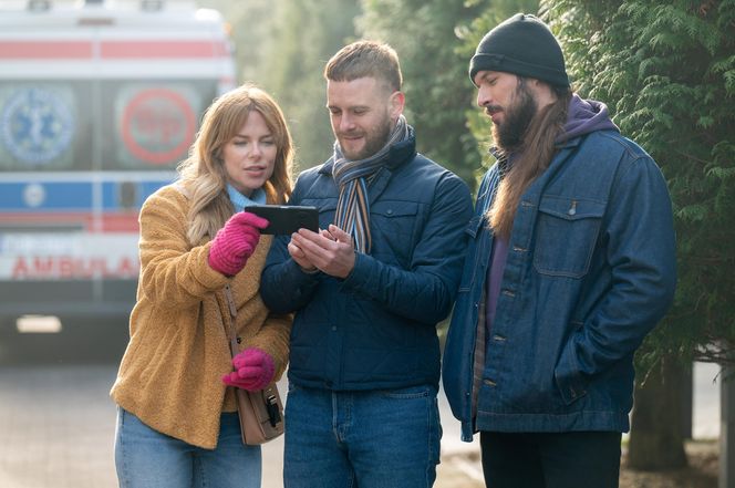 Na sygnale, odc. 700. Basia (Anna Wysocka), Kuba (Wojciech Zygmunt), Romek (Izydor Łobacz)